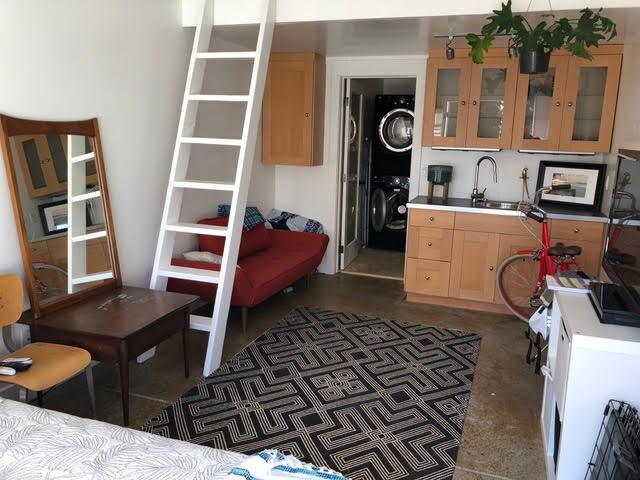 Building Photo - 316 W Victoria St