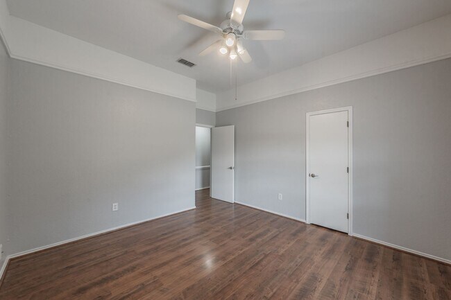 Building Photo - Charming Updated Home on Quiet Cul-de-Sac