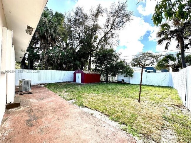 Building Photo - 525 NW 15th Terrace