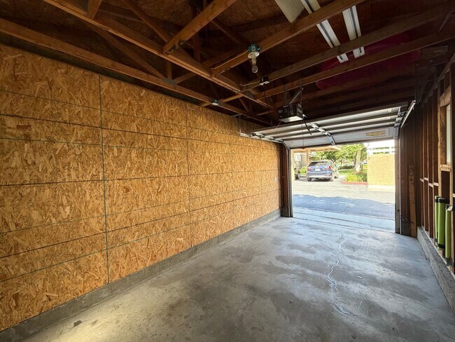 Building Photo - Stylish 2 Bedroom 2 Bathroom 1 Car Garage with Resort Style Amenities in Prime Temecula Location