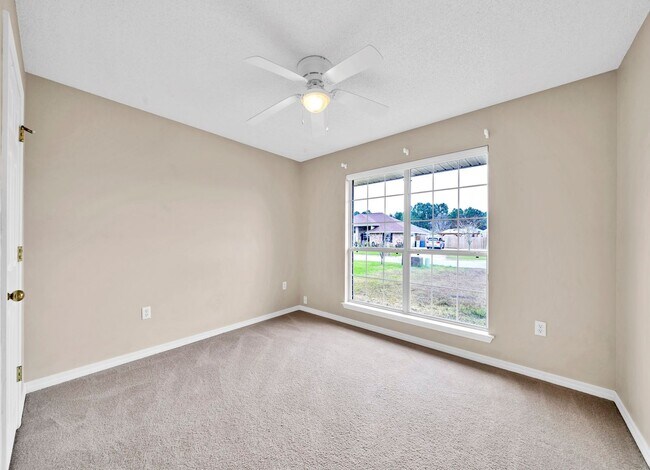 Building Photo - 4bed/2bath...Navarre home!