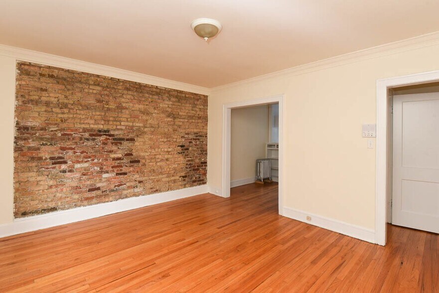 Building Photo - 2338 N Spaulding Ave