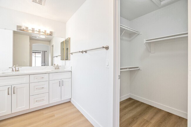 Building Photo - Beautiful home in gated community in Ahwatukee now available!