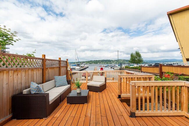 Building Photo - Waterfront 9508