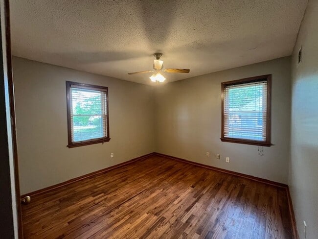 Building Photo - Renovated 3 Bedroom 1.5 Bath Home for Rent!