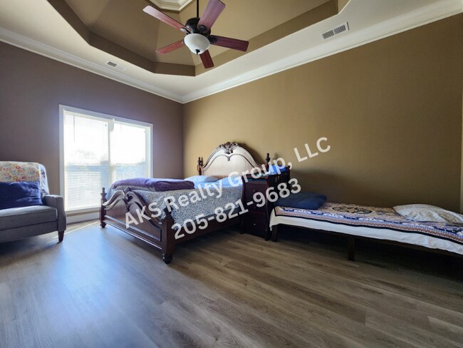 Building Photo - 732 Flag Cir