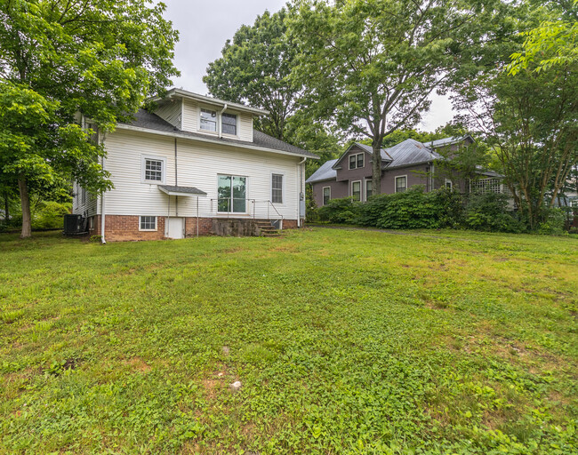 Building Photo - 3224 Garden Dr