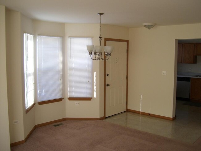 Building Photo - 2 bedroom in Naperville IL 60564