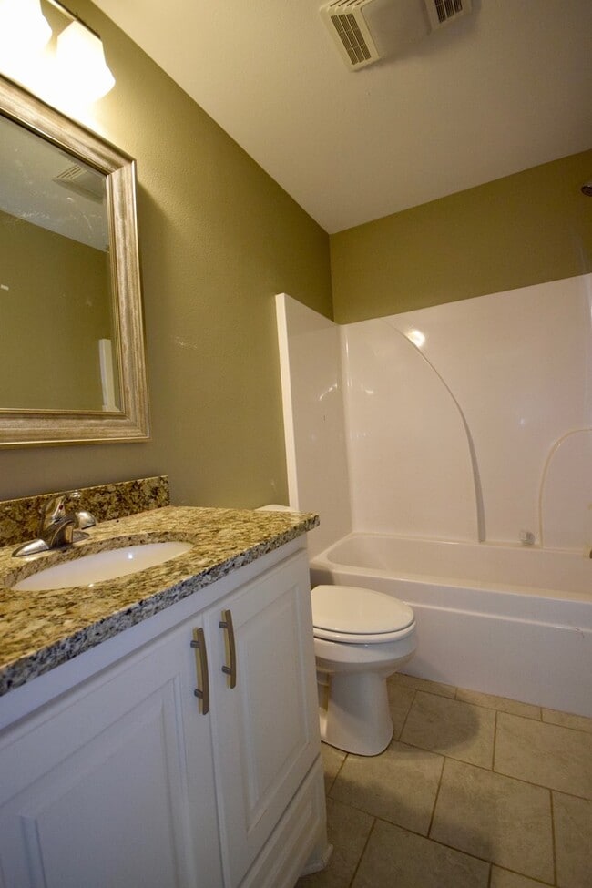 Building Photo - Beautiful Home in the Cul-de-sac