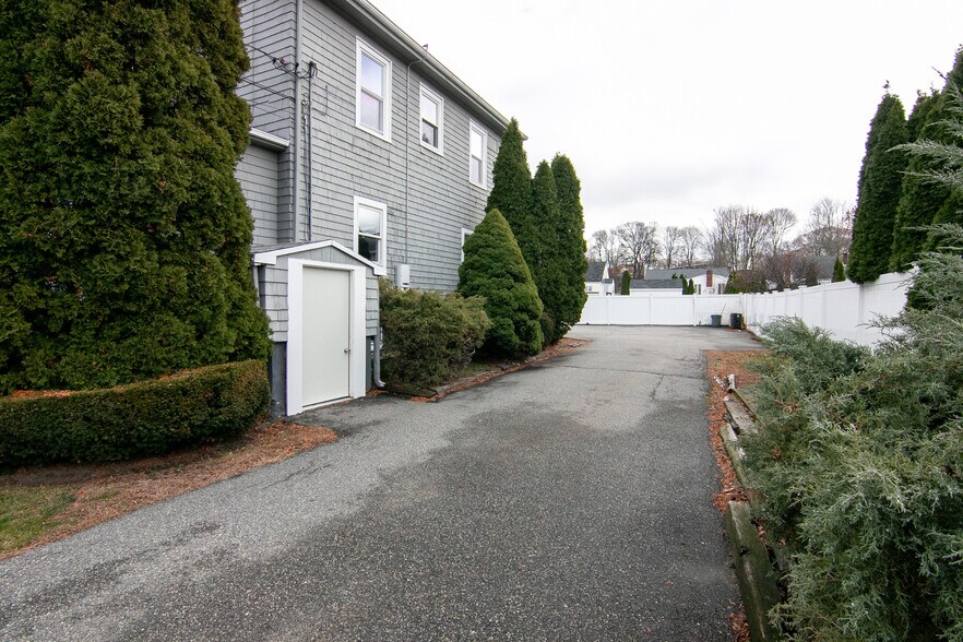 Building Photo - 118 Vine St