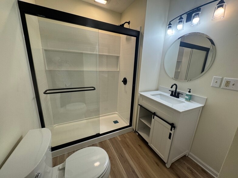 Bathroom - 1221 Payne St