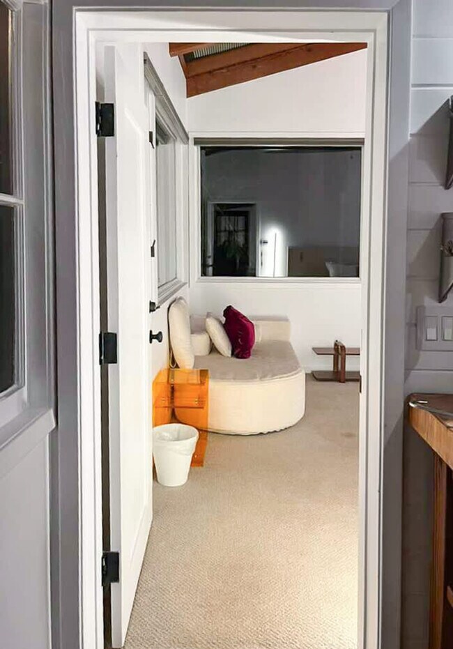 Building Photo - 522 Cascade Dr