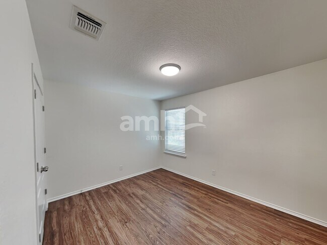 Building Photo - 3942 Legend Pond