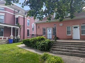 Building Photo - Maxwell 10 Plex