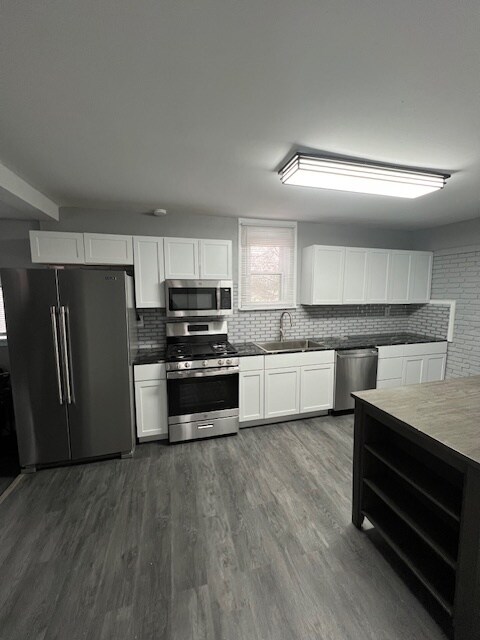 Building Photo - 1112 E Colvin St