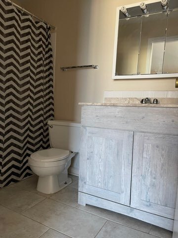 Building Photo - 6166 N Sheridan Rd