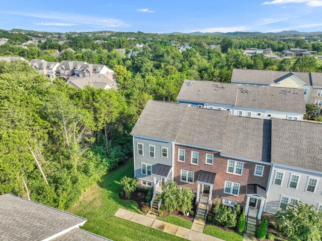 Building Photo - 300 Kara Ln