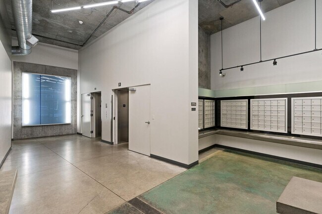 Building Photo - **FURNISHED** Streetcar Lofts studio w/parking/storage/Juliette balcony/fitness center/courtyard ...