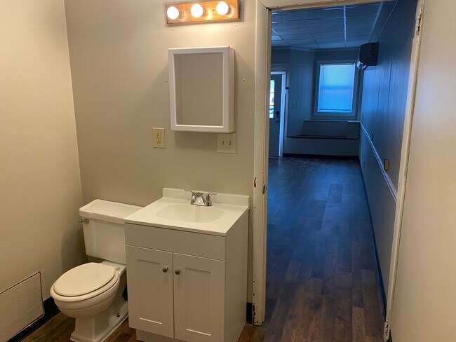 Building Photo - 637 E Wheeling St