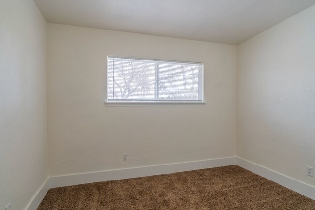 Building Photo - Home on The 9th Fairway in Soap Lake!! PEN...