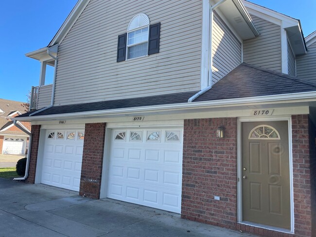 Building Photo - Shelby Twp 2-bedroom, 2-bath condo-style w...