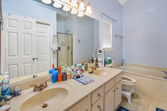 Building Photo - 1009 Stafford Ct