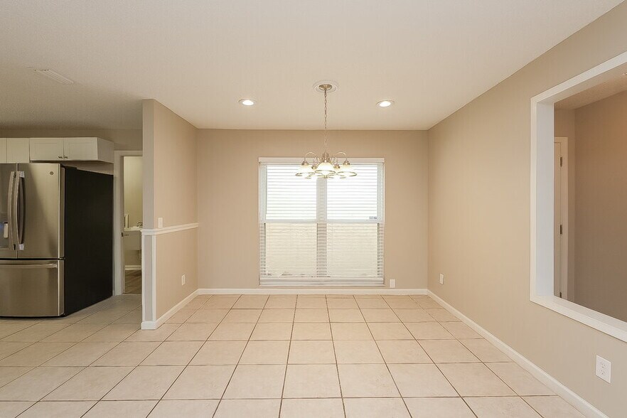 Building Photo - 15709 Squirrel Tree Pl