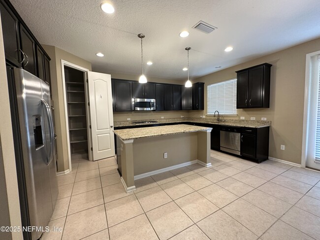 Building Photo - 4578 Silverthorn Dr