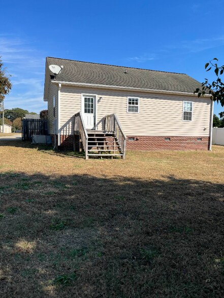 Building Photo - 1204 Stephens St