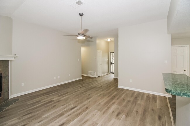 Building Photo - 4391 English Pecan Cove