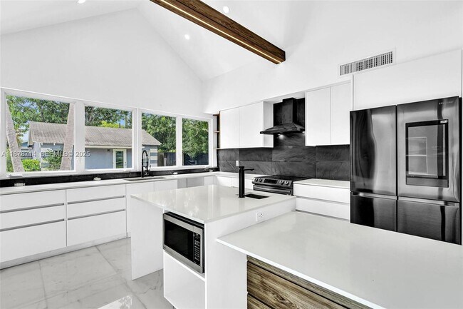 Building Photo - 394 SE 5th Ave