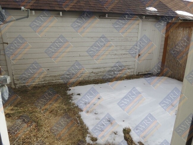 Building Photo - 215 Thomas-