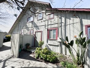 Building Photo - Country living Condo in Downtown Sunol with gated entrance