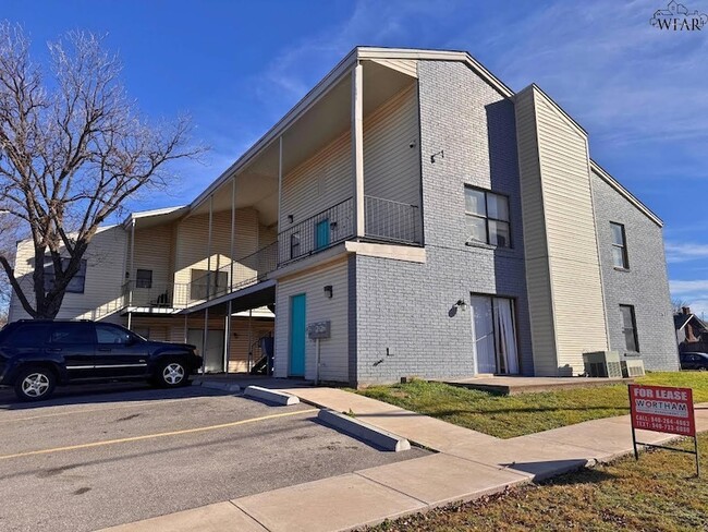 Building Photo - 1611 Bell St