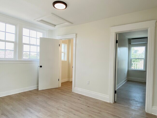 Building Photo - 1733 W 29th St