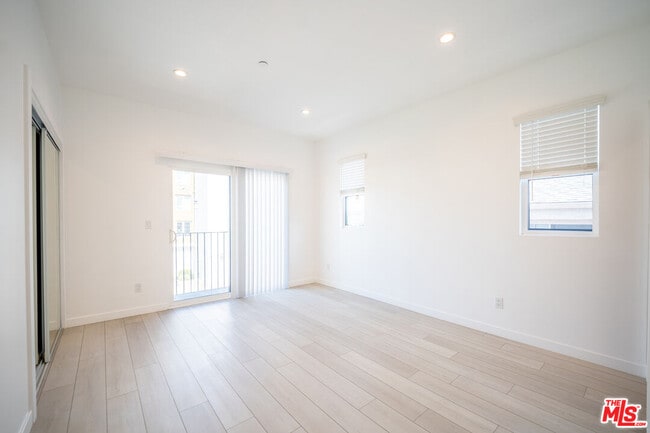 Building Photo - 246 N Dillon St