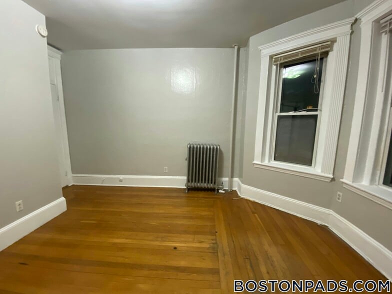 Building Photo - 463 Park Dr