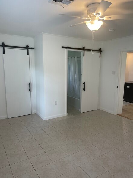 Master closet and bath - 2310 Racine Dr