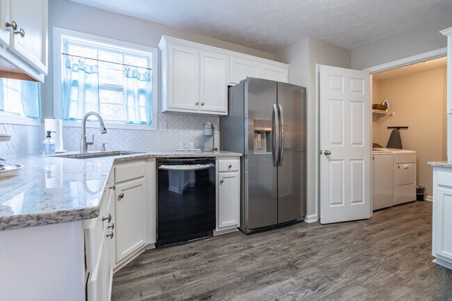 Building Photo - 104 Kingston Pointe Dr