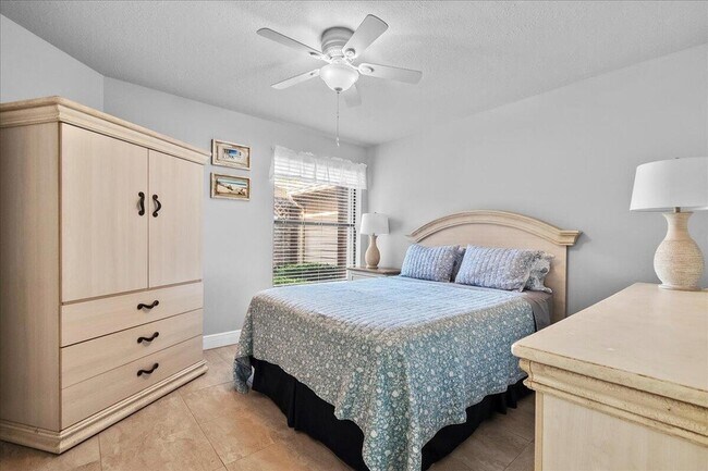 Building Photo - 400 Crosswinds Dr