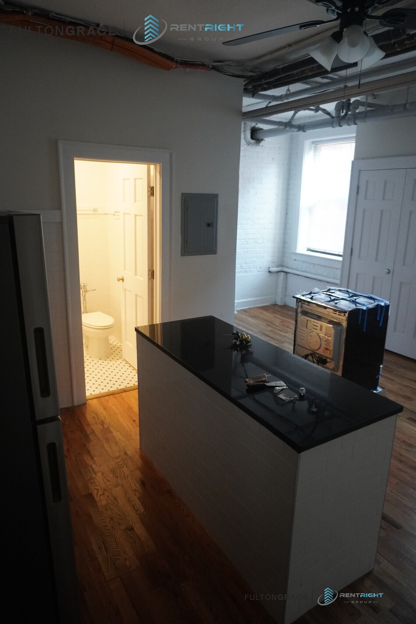 Building Photo - 1712 W Albion Ave