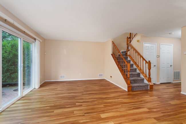 Building Photo - 330 Smithwold Rd