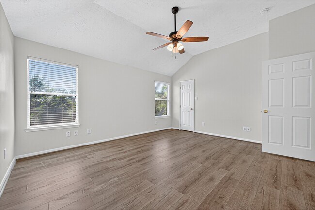Building Photo - 1902 Sugar Pine Cir