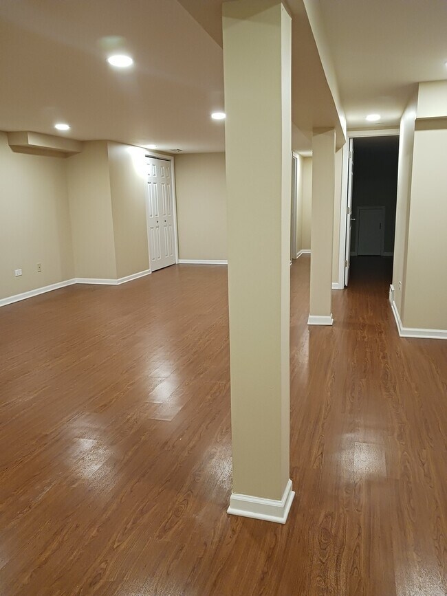 Building Photo - 546 Fawn Ct