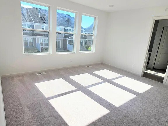 Building Photo - 4748 Airlake Curv