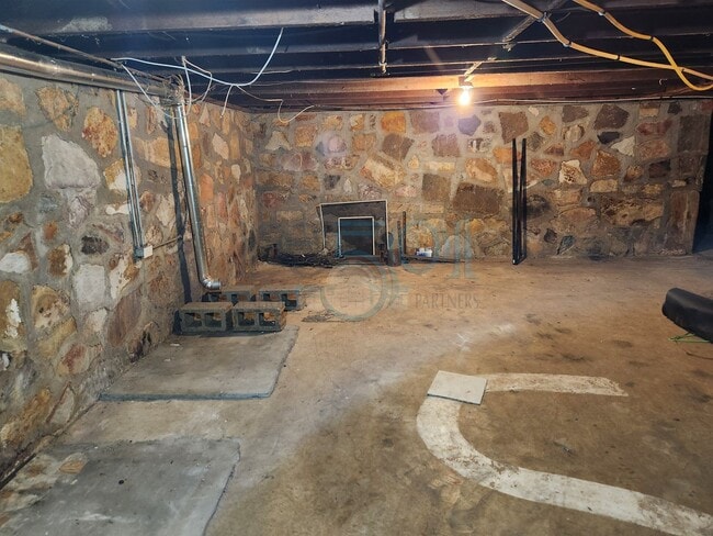 Building Photo - Ready For Showings! Great Find In North Little Rock