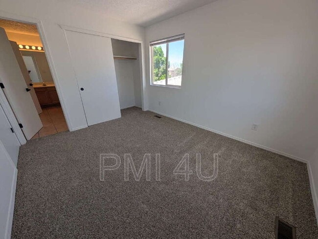 Building Photo - 7105 Casa Elena Dr NE