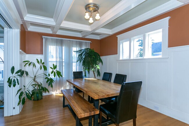 Dining Room - 718 NE Dekum St