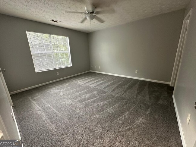 Building Photo - 610 Waynes Ct SE