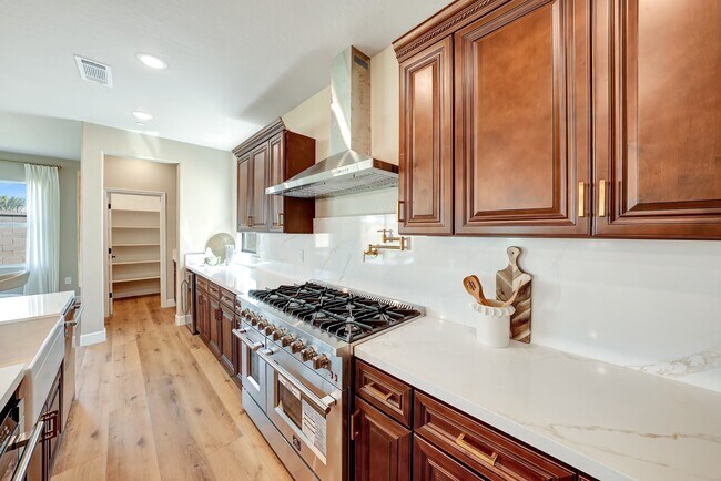 Building Photo - 137 N Un St